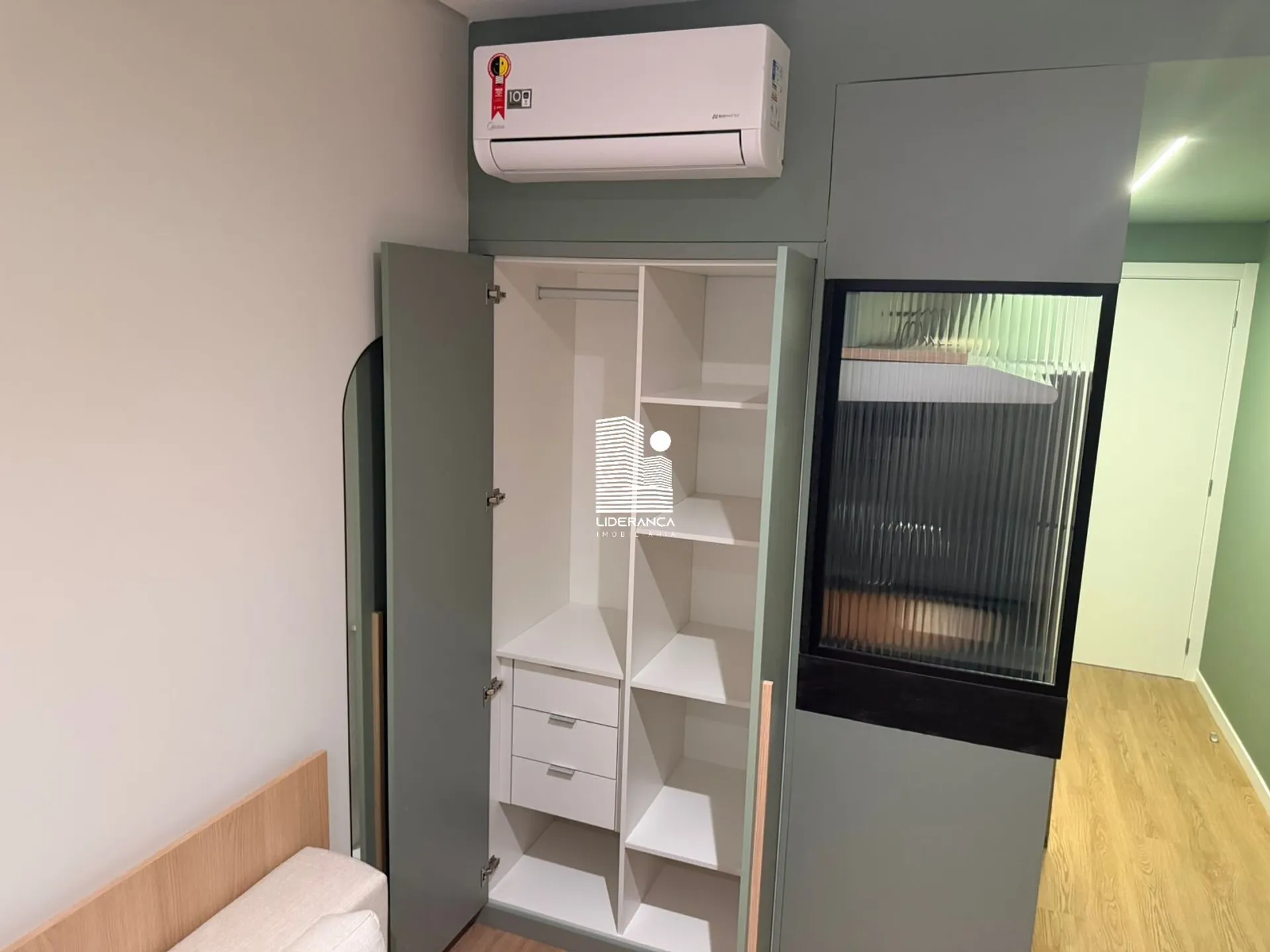 Furnished studio with 24 m², 1 bedroom and 1 bathroom — photo 6