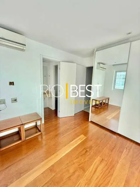 Apartment with 4 bedrooms and a glazed balcony view — photo 12