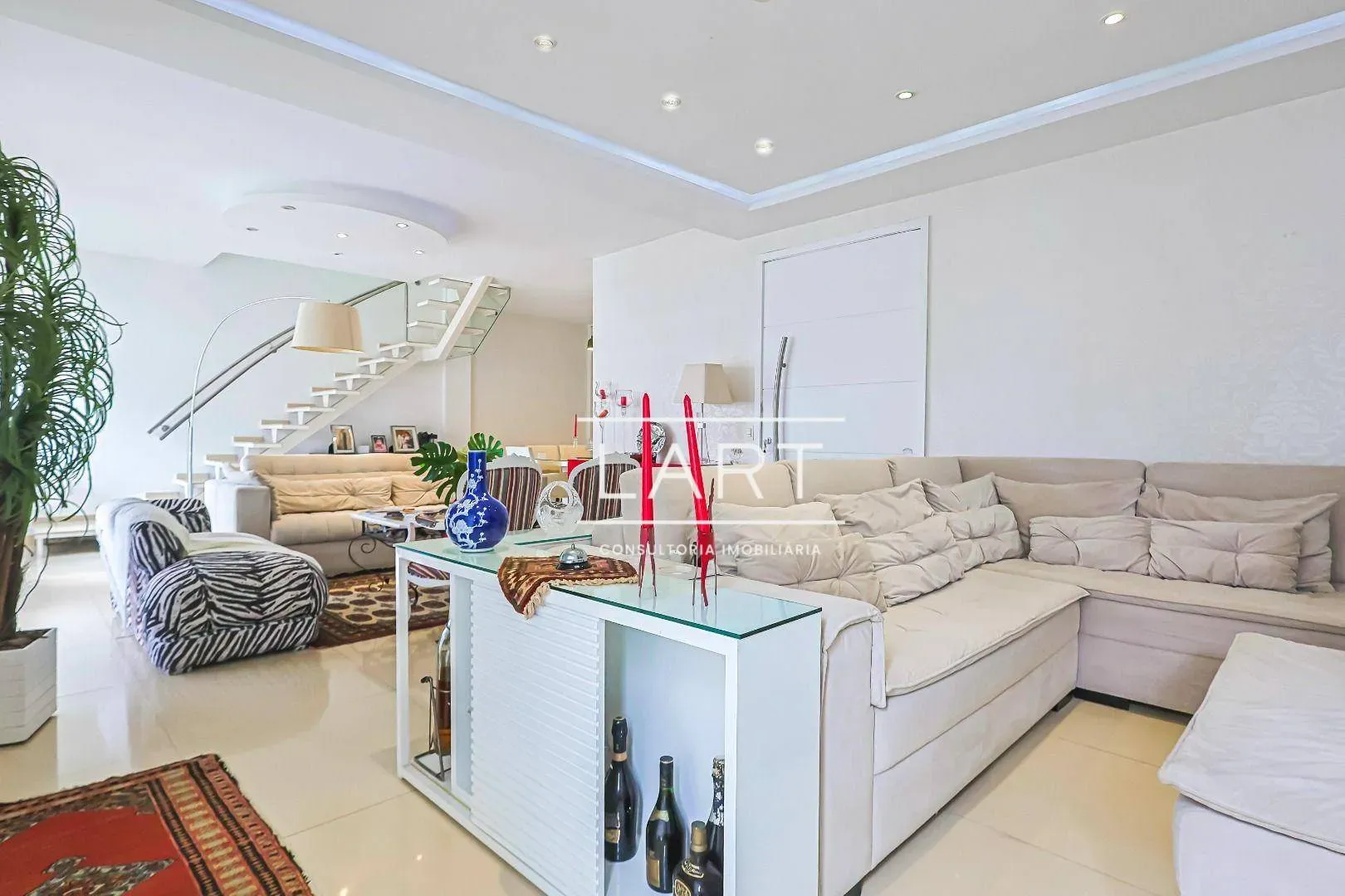 Apartamento com 4 dormitórios e 350 m²; área social ampla — photo 8
