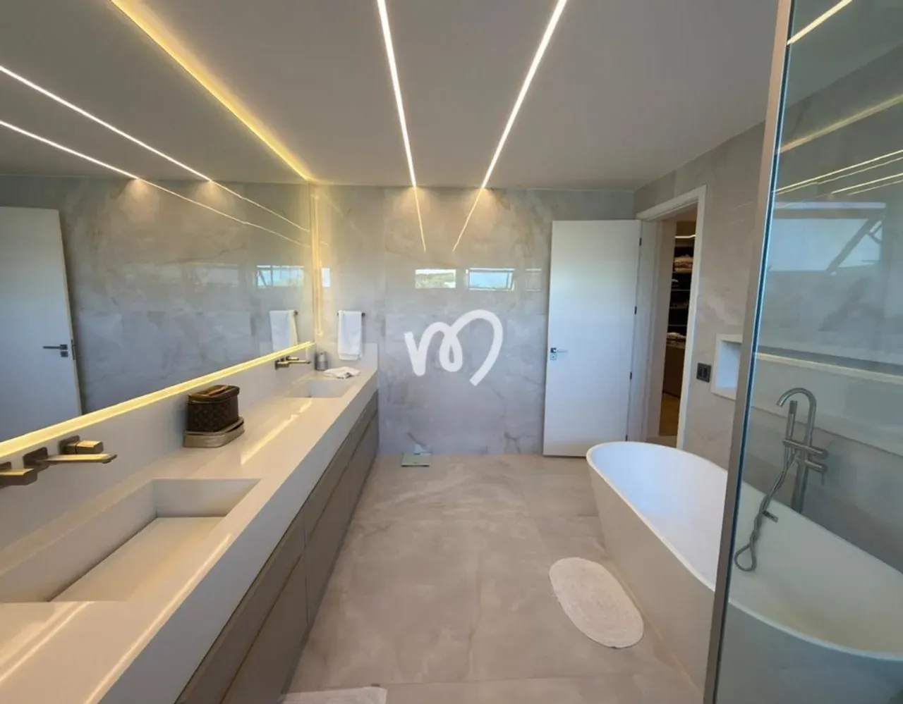 Furnished house with 5 bedrooms and an open kitchen — photo 34
