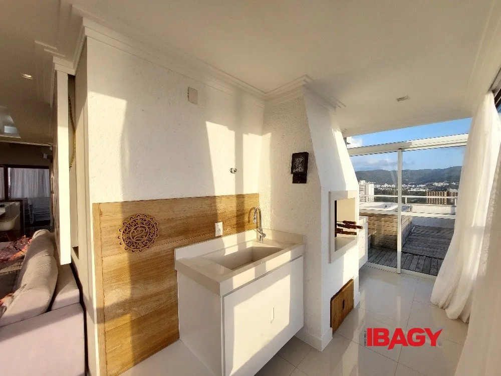 Furnished 145 m² apartment with 3 bedrooms and 2 parking — photo 17