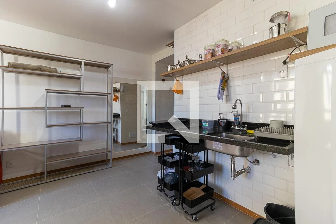 Furnished apartment, 32 m², with floor-to-ceiling windows — photo 27