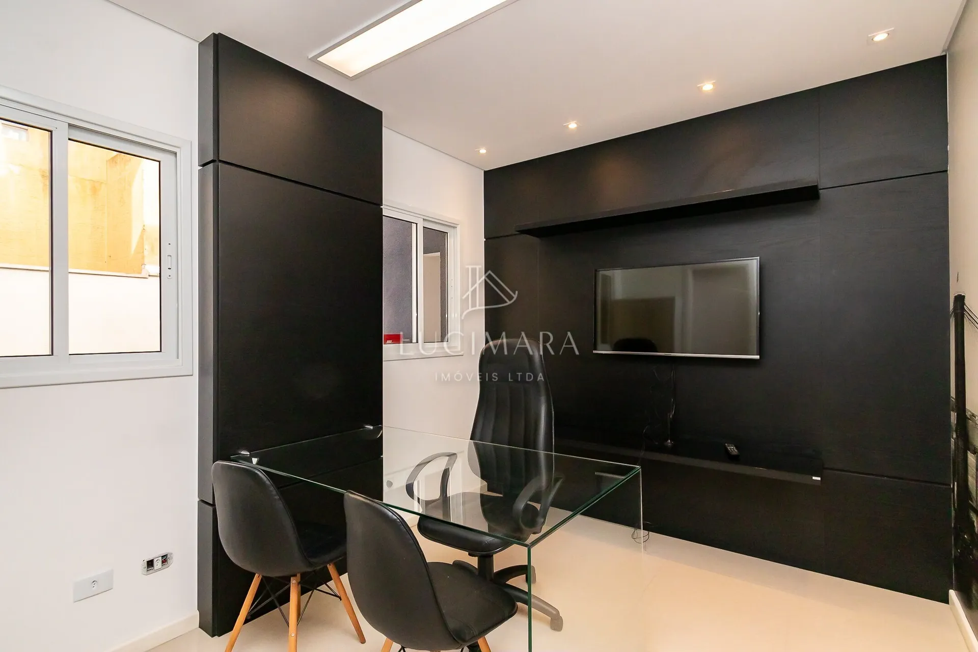 Furnished 1-bedroom apartment with open-plan kitchen — photo 23