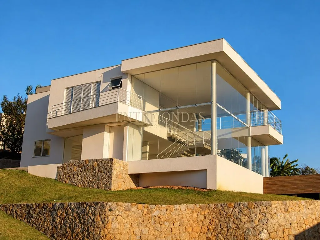 718 m² house with a water view and floor-to-ceiling windows — photo 9