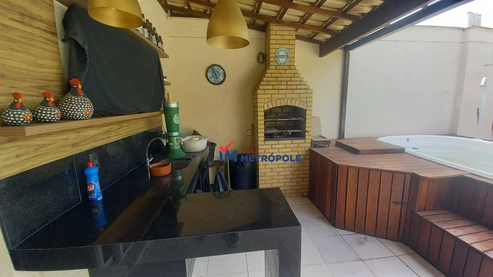 Balcony with a grill in a 4-bedroom apartment, 234 m² — photo 10