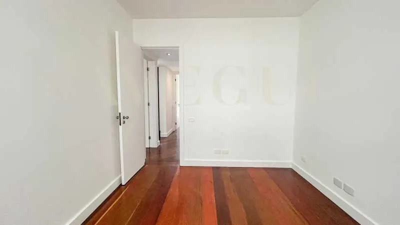 3-bedroom apartment, 1 with its own bathroom, 125 m² — photo 18