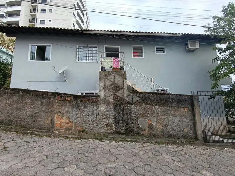 One-bedroom apartment with a washing machine — photo 19