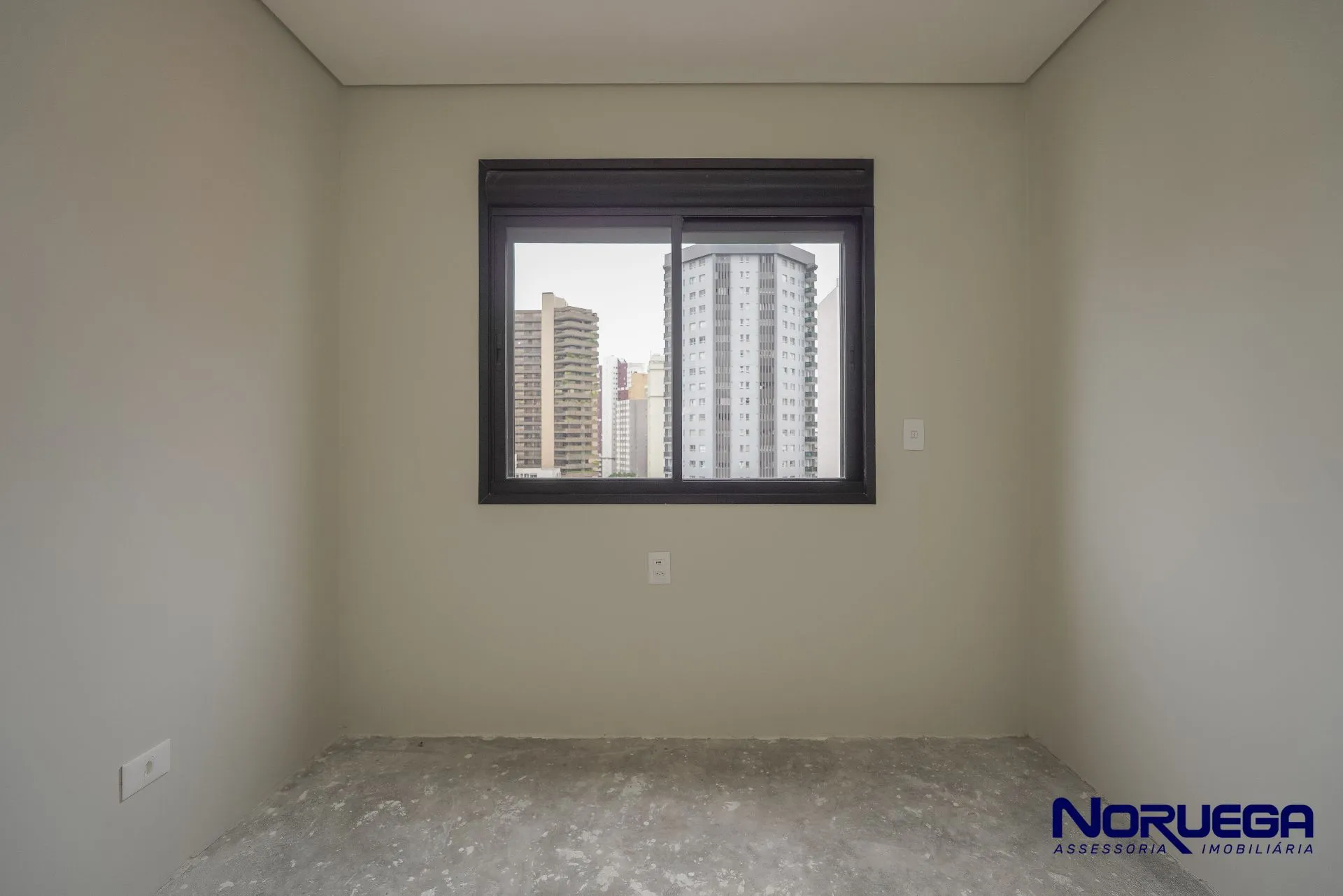 3-bedroom apartment with a glass-enclosed balcony — photo 15
