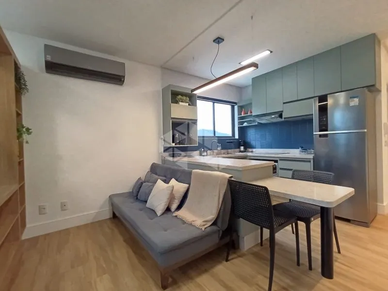 35 m² studio with a washing machine and a home office
