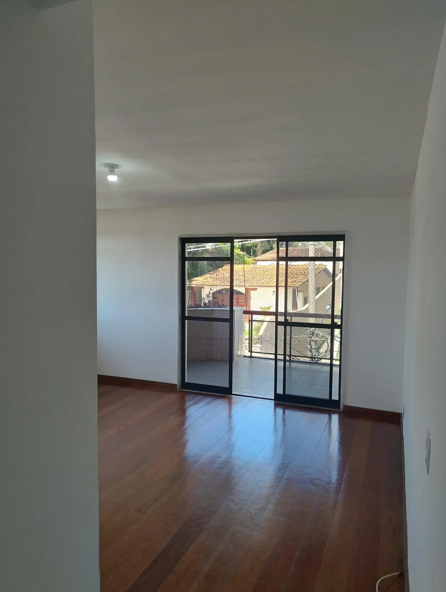 1st-floor apartment with 4 bedrooms, balcony and suite