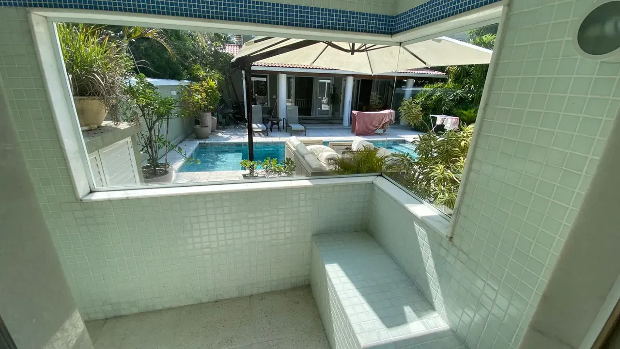 500 m² house with 4 bedrooms and a terrace — photo 39