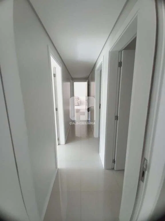 4-bedroom apartment with a mountain view in Florianópolis — photo 16