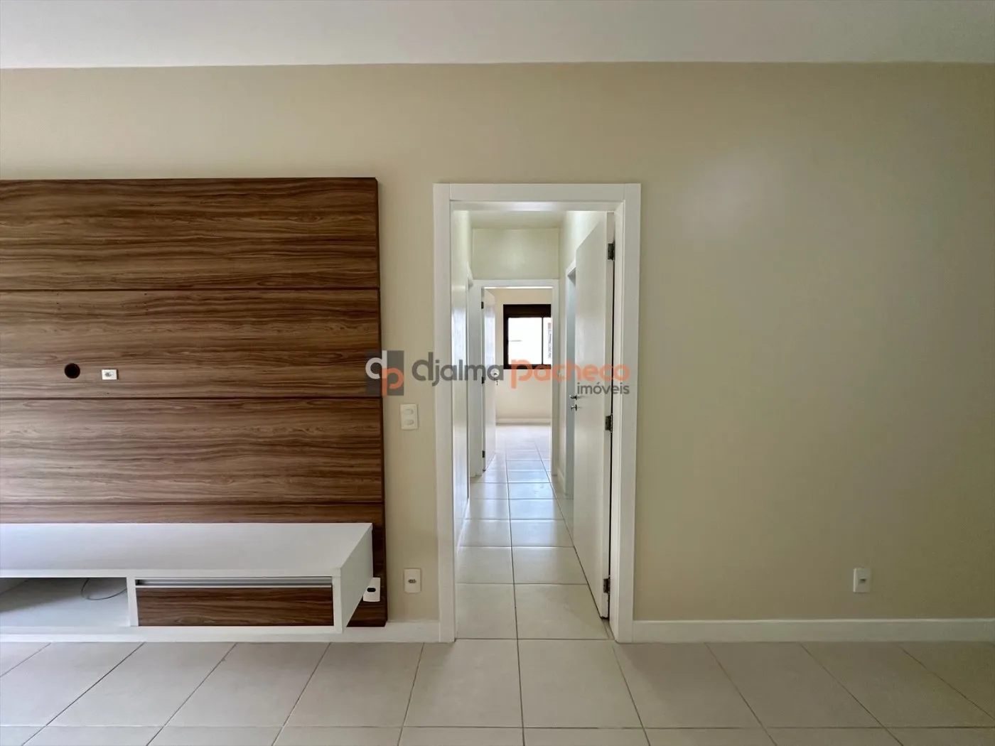 Balcony with a grill in a 2-bedroom apartment, 69 m² — photo 44
