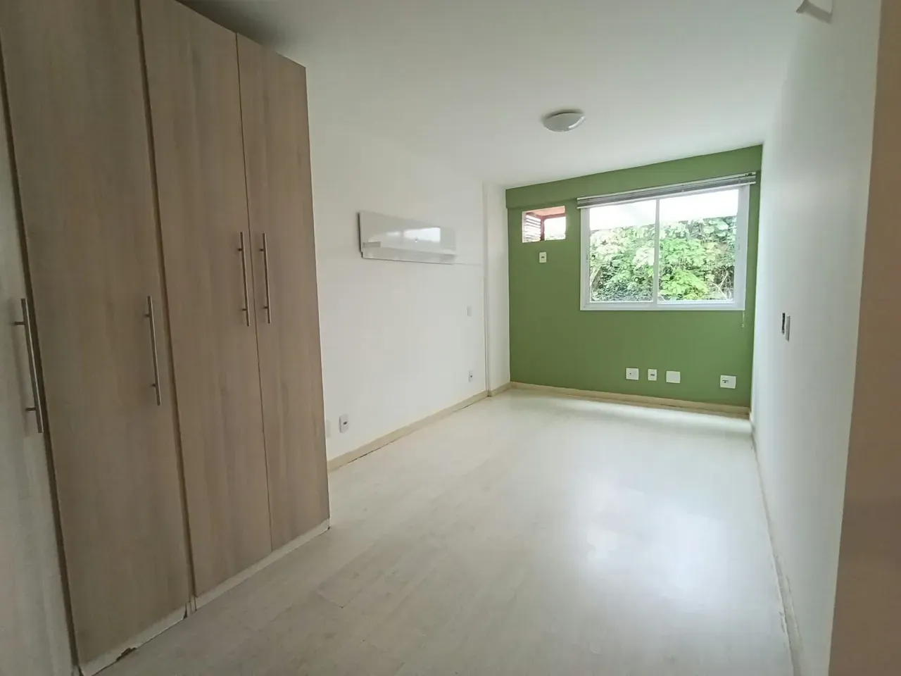 2-bedroom apartment in a building with a gym — photo 4