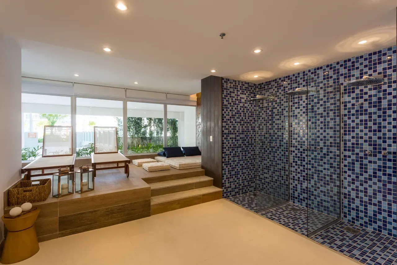 Floor-to-ceiling windows in a 2-bedroom apartment, 90 m² — photo 38