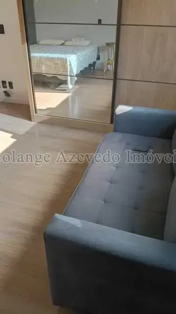 Studio mobiliado com bancada de cozinha compacta — photo 5