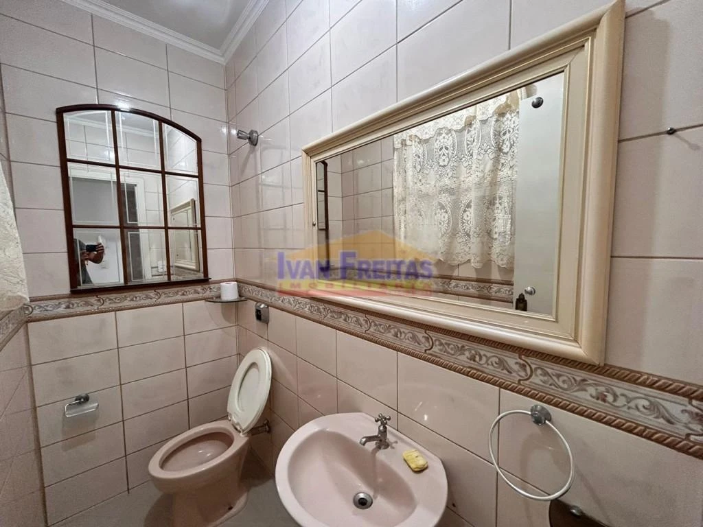 3-bedroom house with a walk-in closet in Curitiba — photo 30