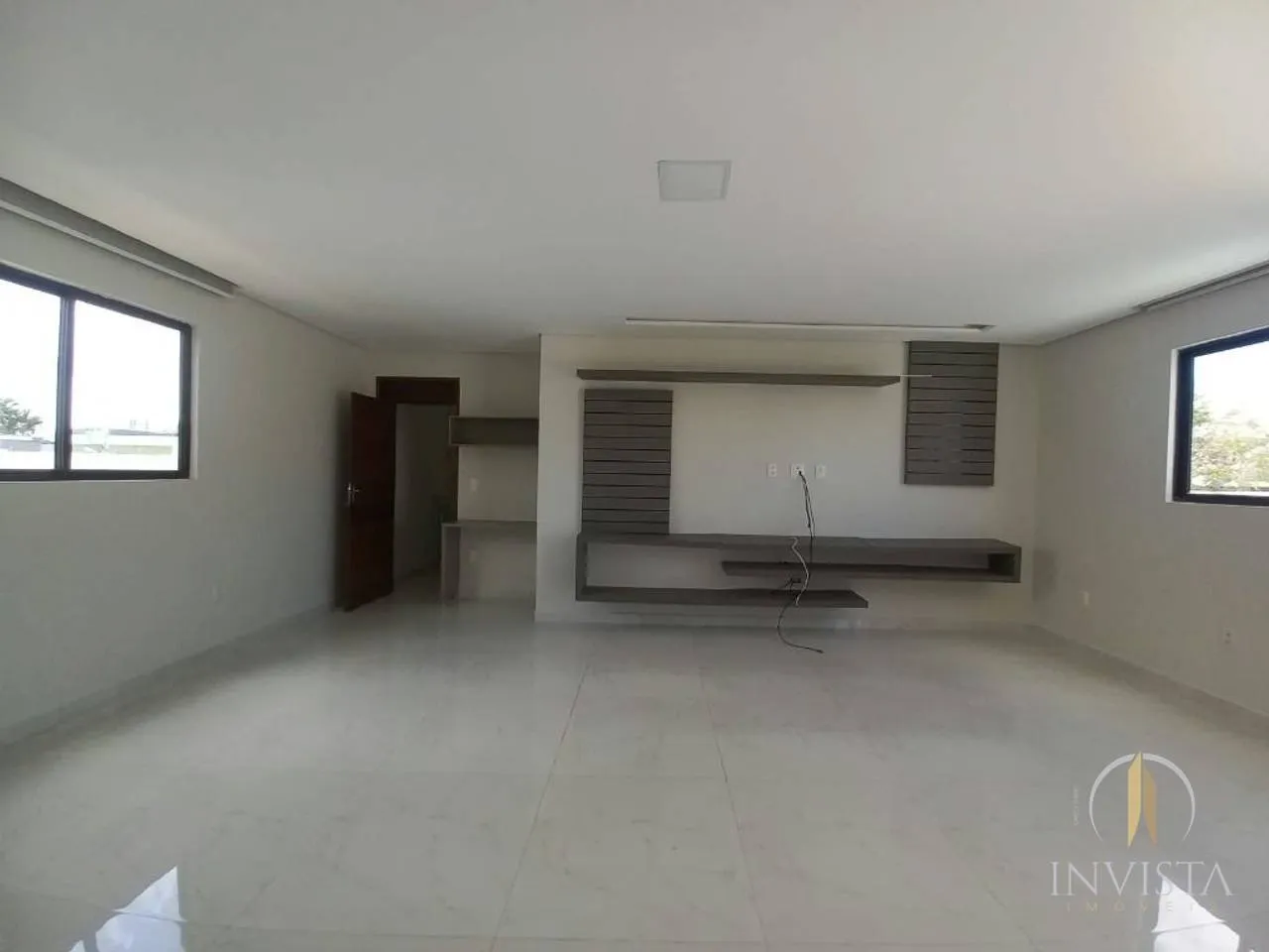 Furnished house, 481 m², with floor-to-ceiling windows — photo 10
