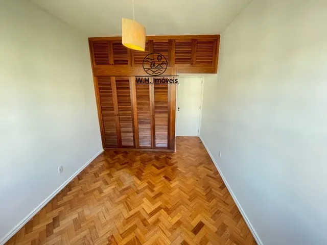 3-bedroom apartment with wood or laminate floors — photo 13