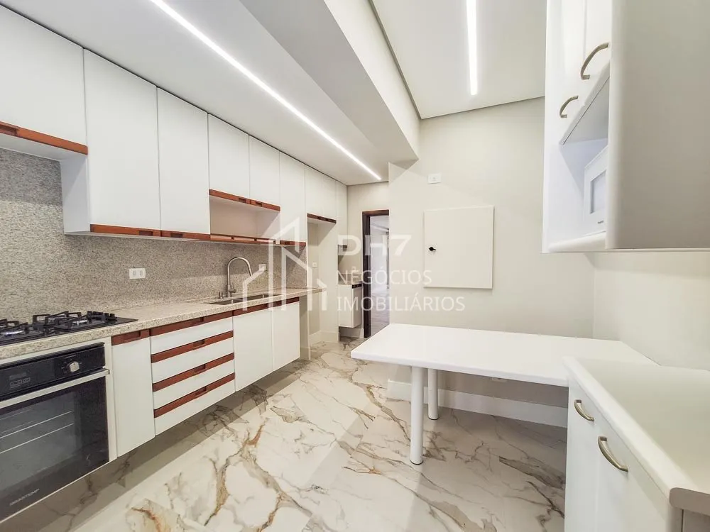 4-bedroom apartment, 2 with their own bathrooms, 199 m² — photo 19