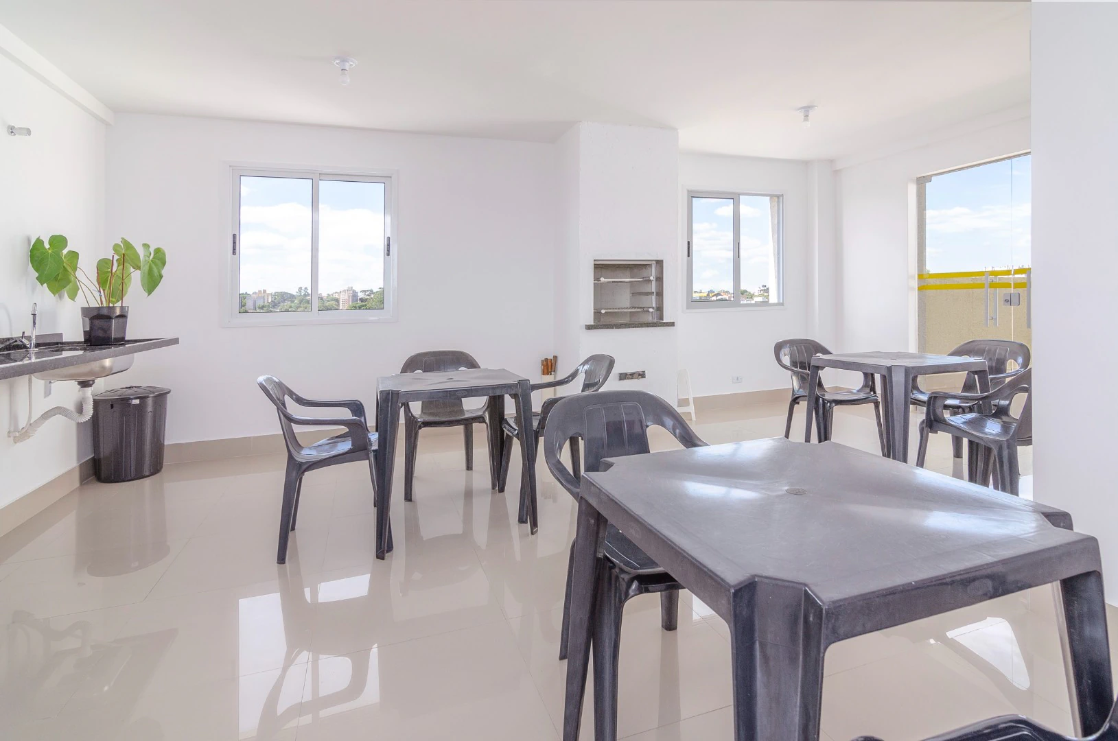 One-bedroom apartment with a washing machine in Curitiba — photo 16