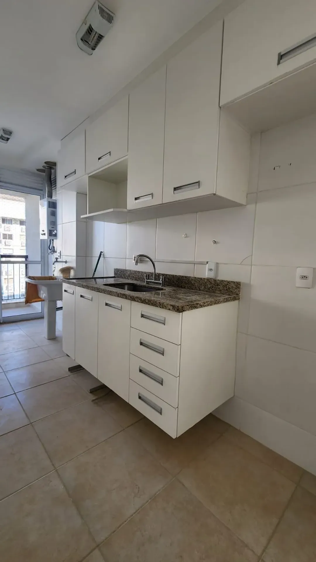 2-bedroom apartment with a private garden and 1 parking spot — photo 2