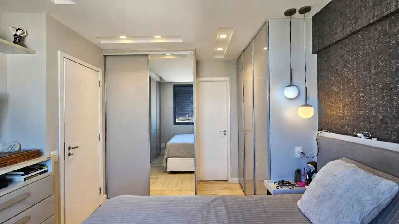 Balcony with a grill in a 3-bedroom apartment, 250 m² — photo 17