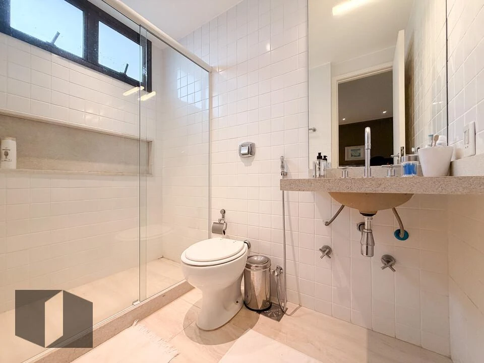Furnished apartment, 186 m², with a grill on the balcony — photo 37