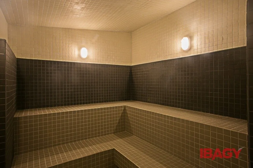 Furnished 2-suite apartment with enclosed balcony — photo 67