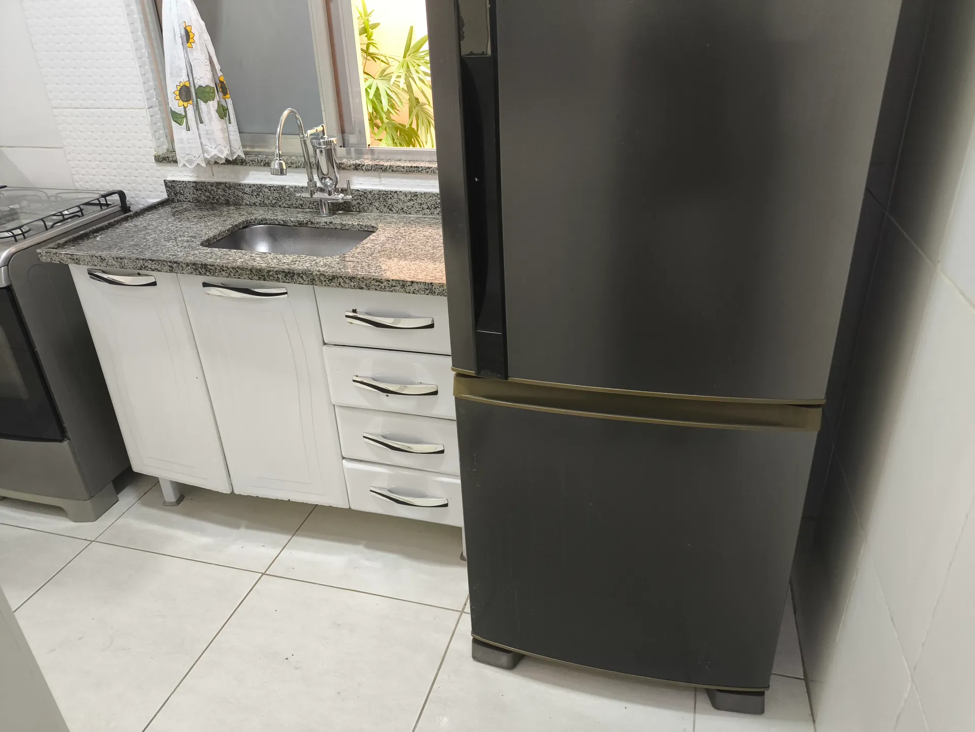One-bedroom apartment with a washing machine — photo 13