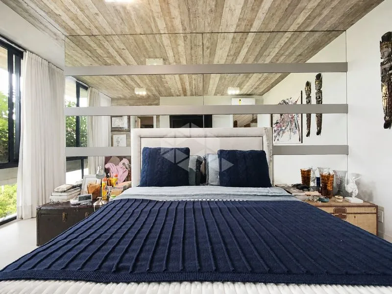 2-bedroom house with a glass-enclosed balcony — photo 10