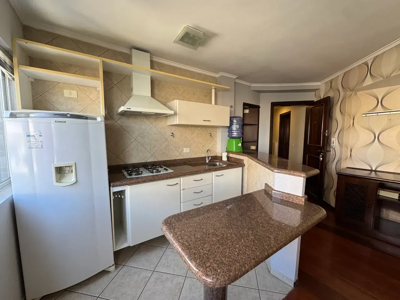 Furnished 1-bedroom apartment with glassed-in balcony — photo 6