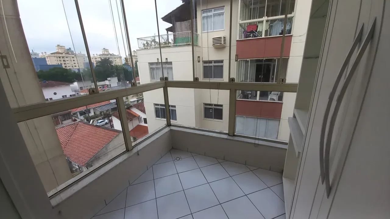 Apartment on the 4th floor with a glass-enclosed balcony — photo 9