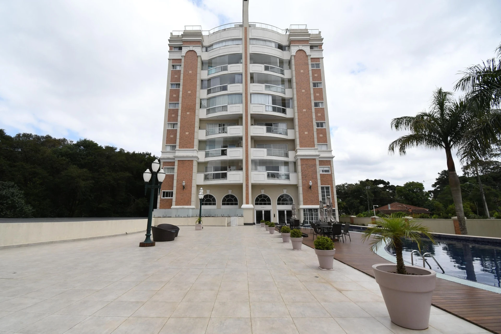 4-bedroom apartment with a dishwasher in Curitiba — photo 11