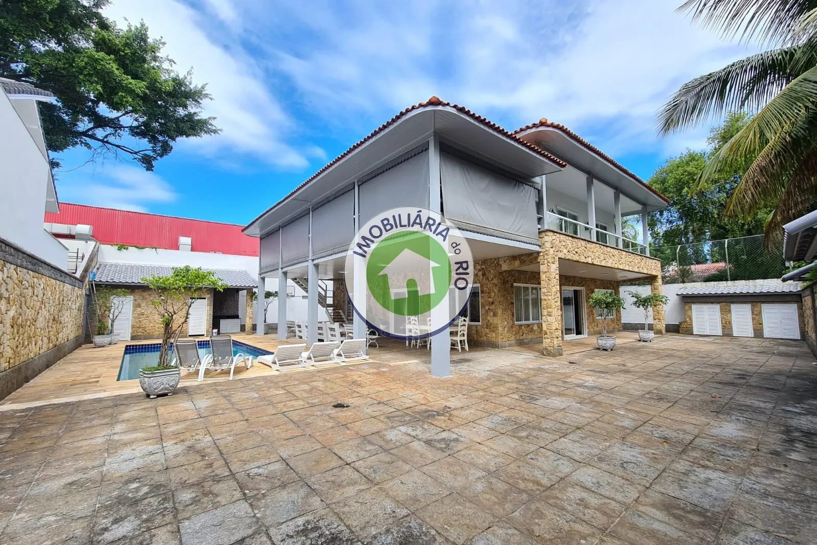 House with 5 bedrooms and 5 bathrooms plus 4 parking spaces — photo 51
