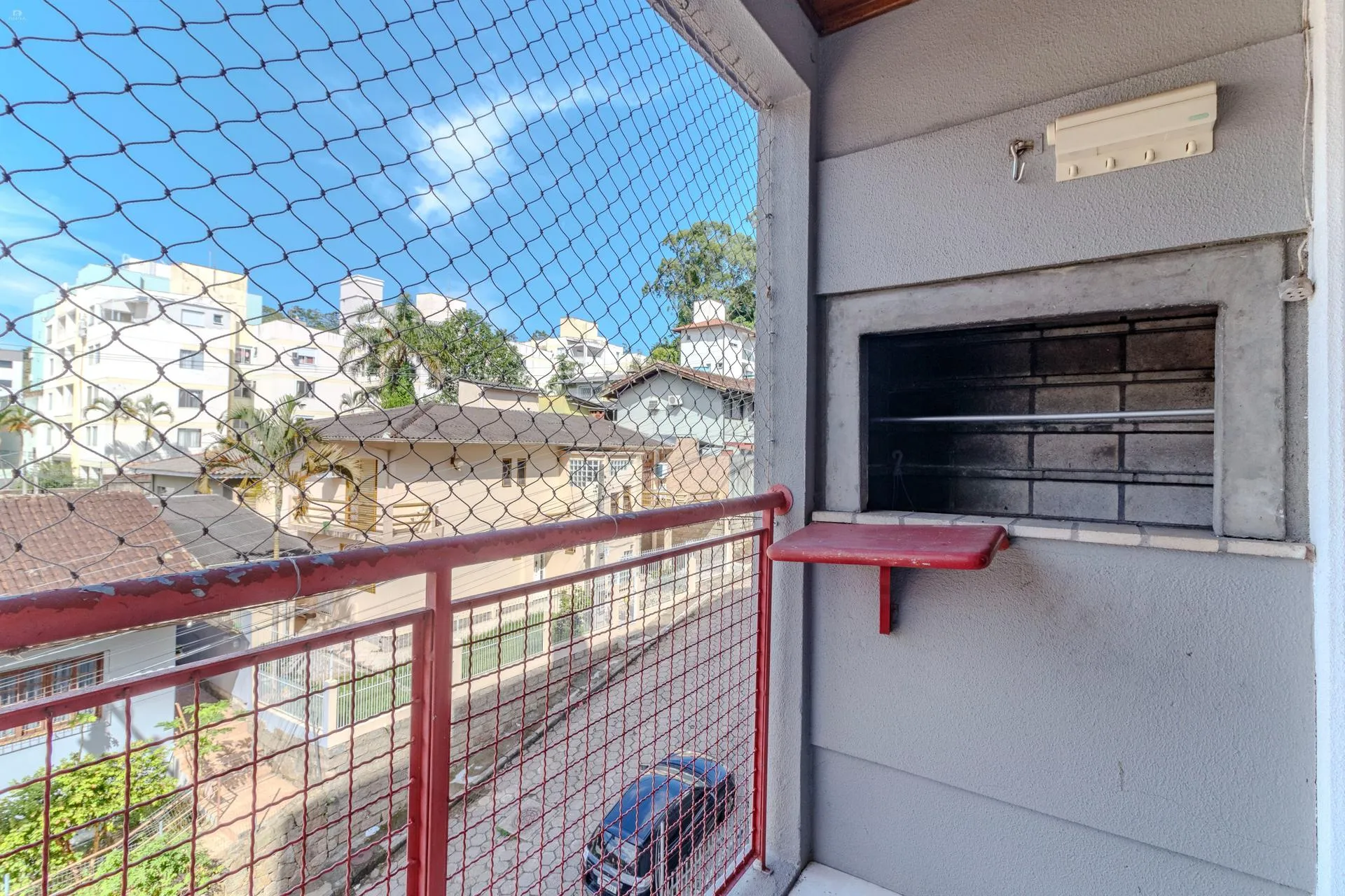 Balcony with a grill in a 2-bedroom apartment, 60 m² — photo 25