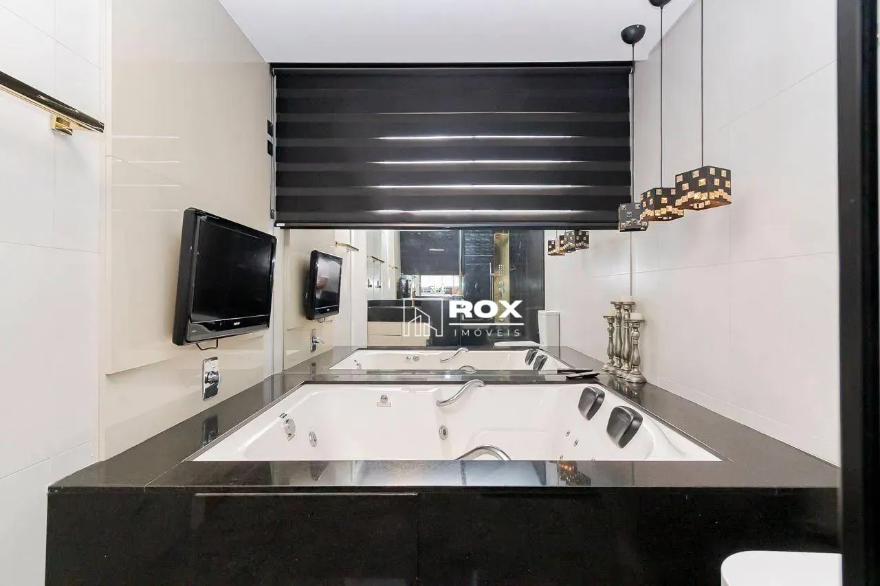 Furnished house with 4 en-suite bedrooms and 266 m² — photo 30