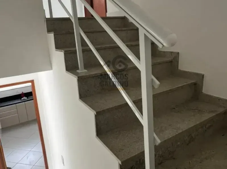 Casa com 4 quartos e 5 banheiros, cozinha fechada — photo 24