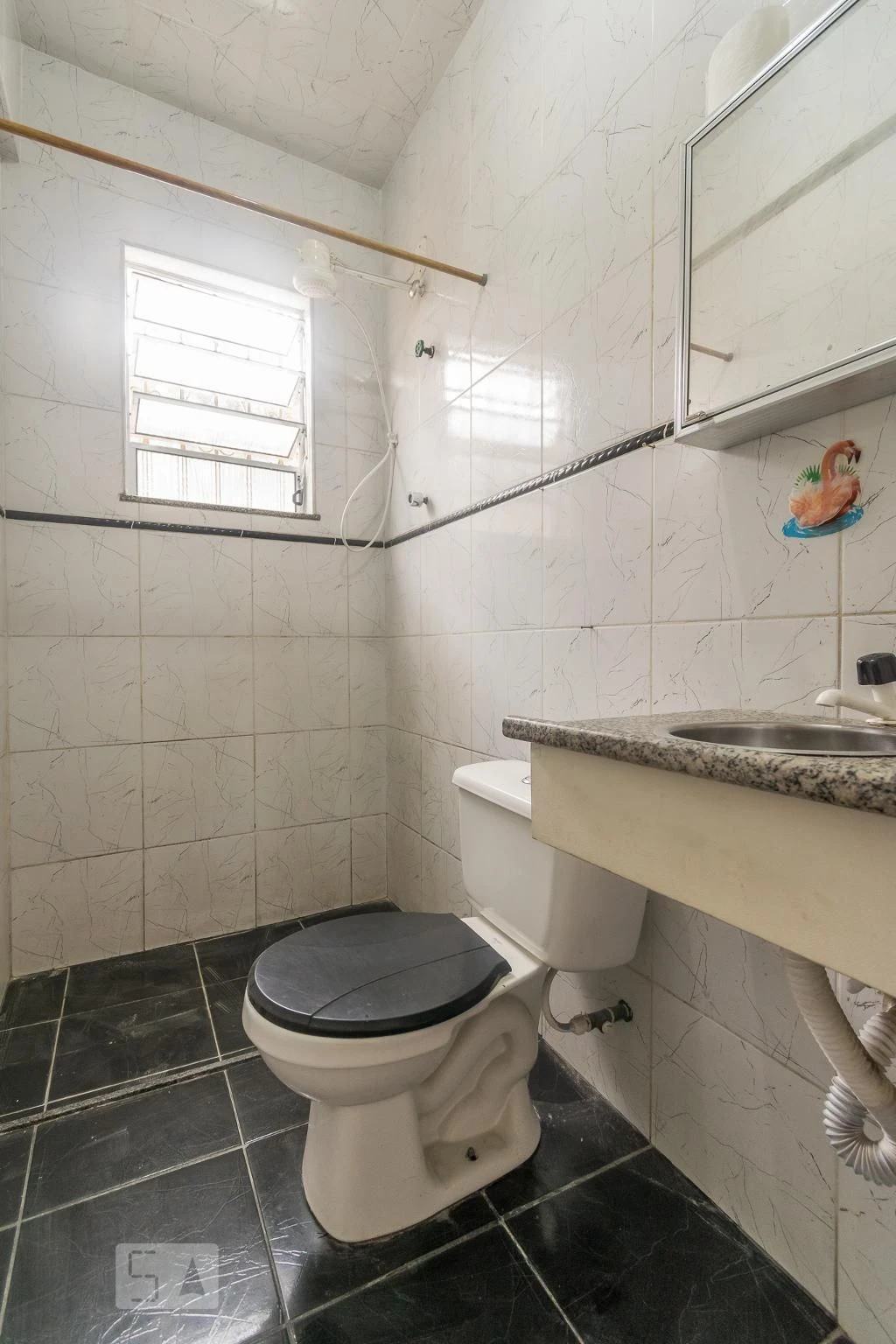 Unfurnished rental with no parking, 2 bedrooms and separate kitchen — photo 17