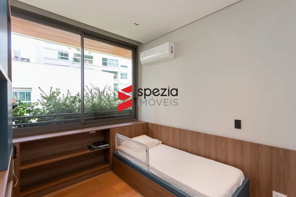3-bedroom apartment with a grill on the balcony in Curitiba — photo 49
