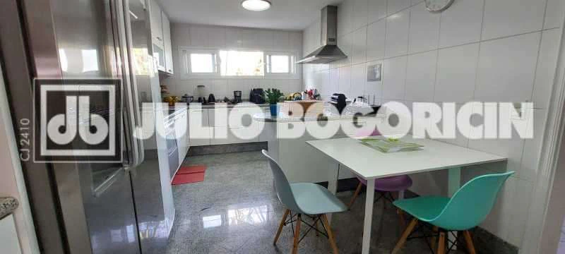 Furnished 324 m² house with 5 bedrooms and 6 bathrooms — photo 26