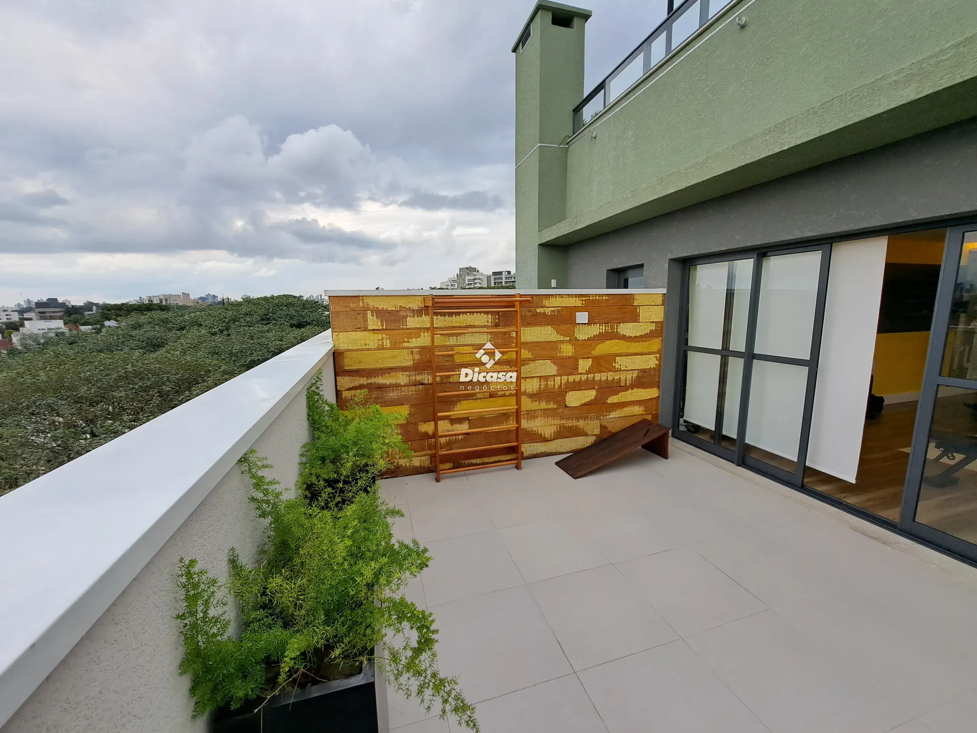 Glass-enclosed balcony in a 2-bedroom apartment, 68 m² — photo 23