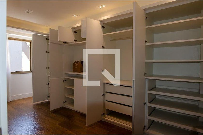 Casa de 4 quartos com 234 m² e 6 banheiros — photo 10