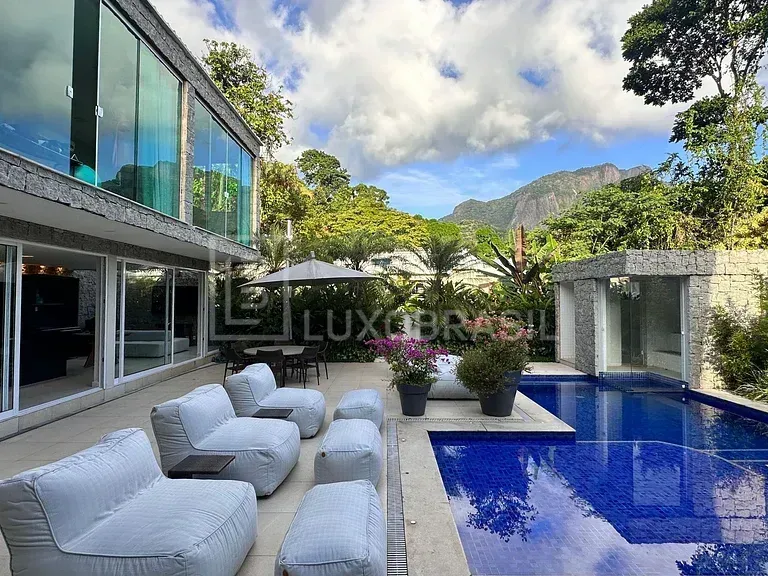 Casa moderna com 3 quartos e 5 vagas de garagem — photo 2