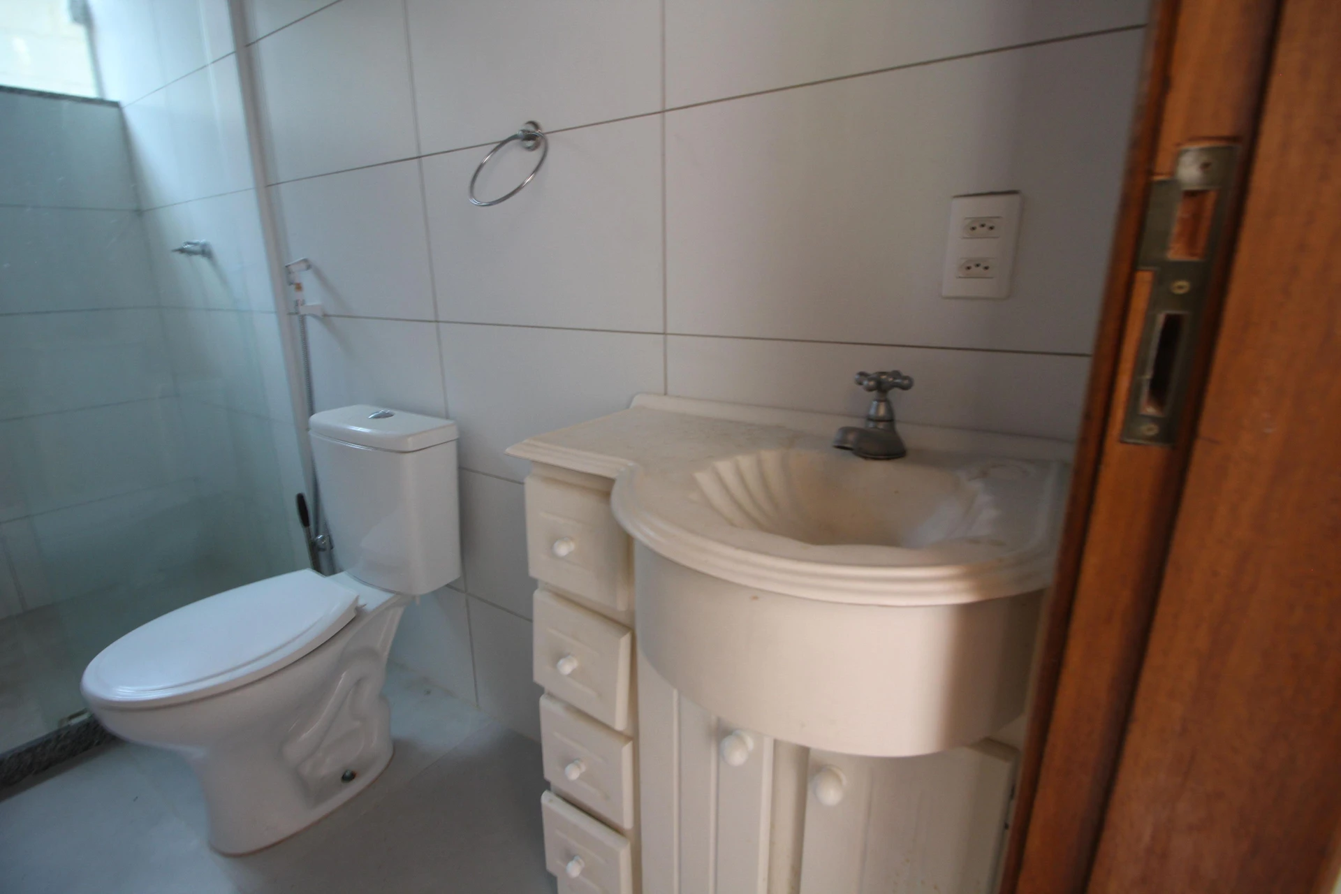 House with 4 bedrooms, 2 bathrooms and private garden — photo 9