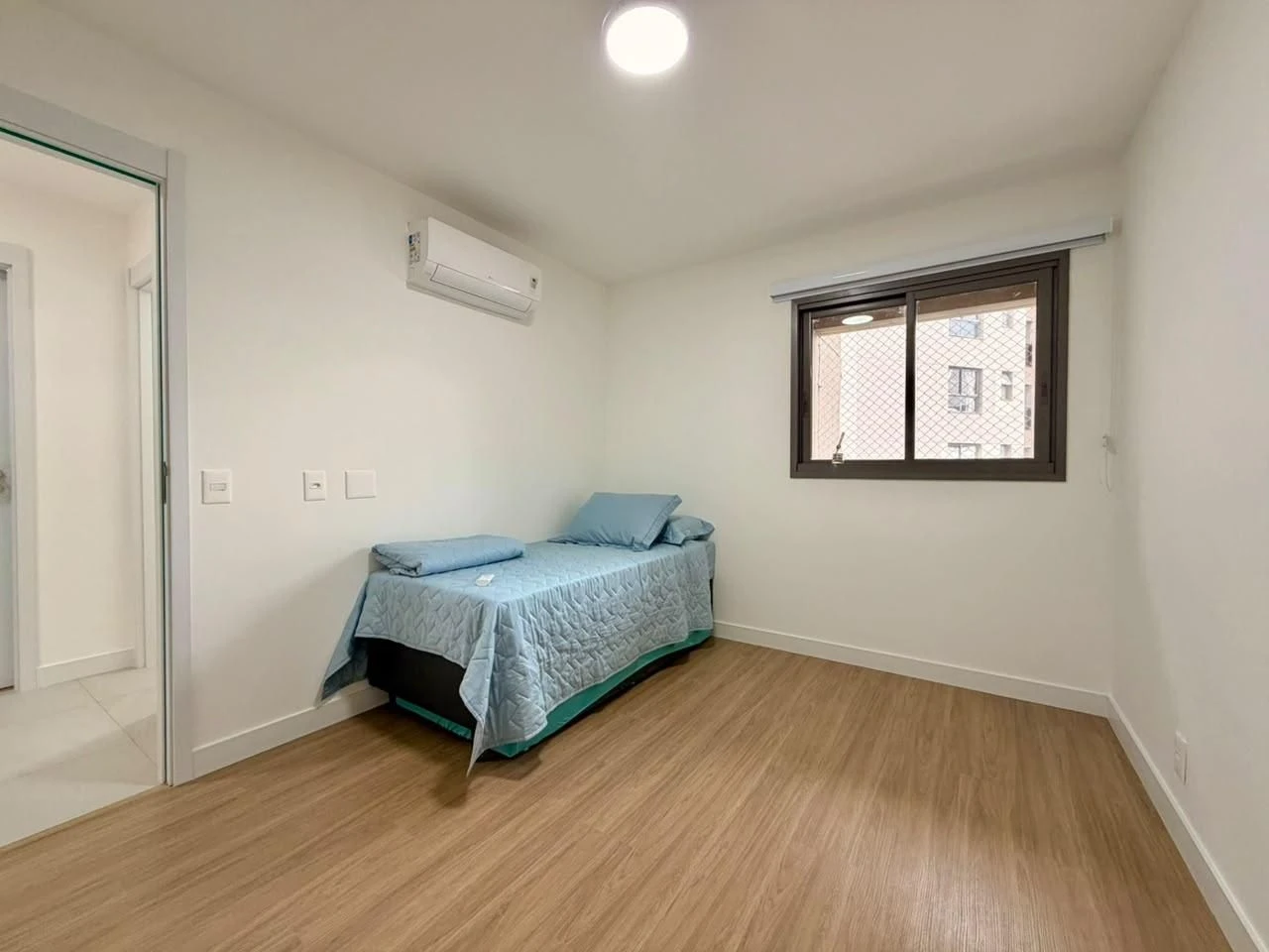 Apartamento mobiliado com 3 quartos e varanda envidraçada — photo 12