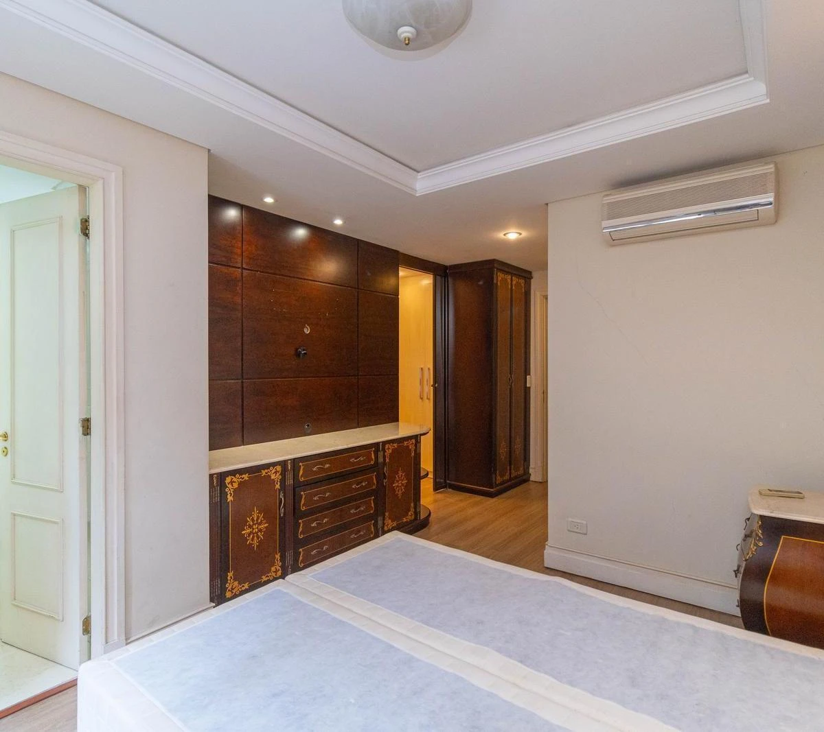 2-bedroom apartment with a bathtub in Curitiba — photo 16