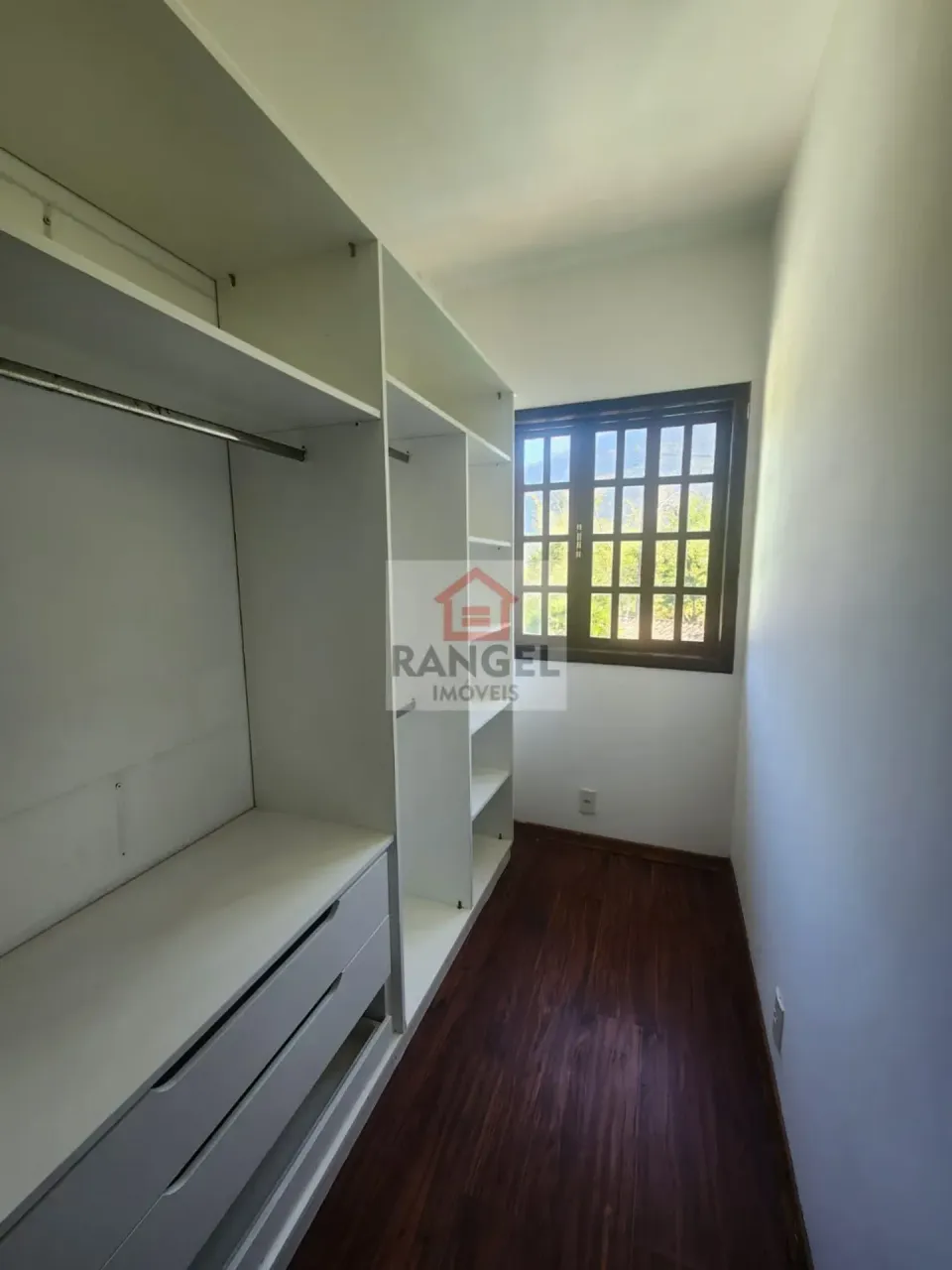 Condominium house with 5 bedrooms and 4 bathrooms — photo 9