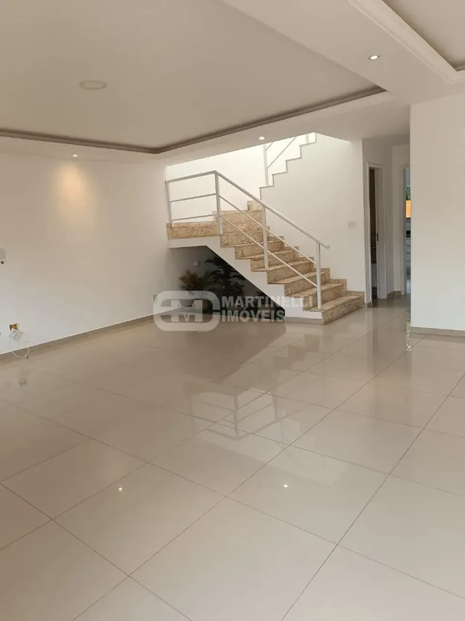House with 4 bedrooms and 4 bathrooms and gas stove