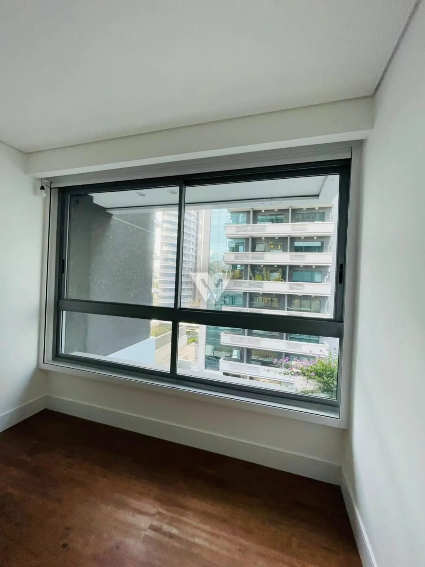 Apartment, 42 m², with a glass-enclosed balcony — photo 23